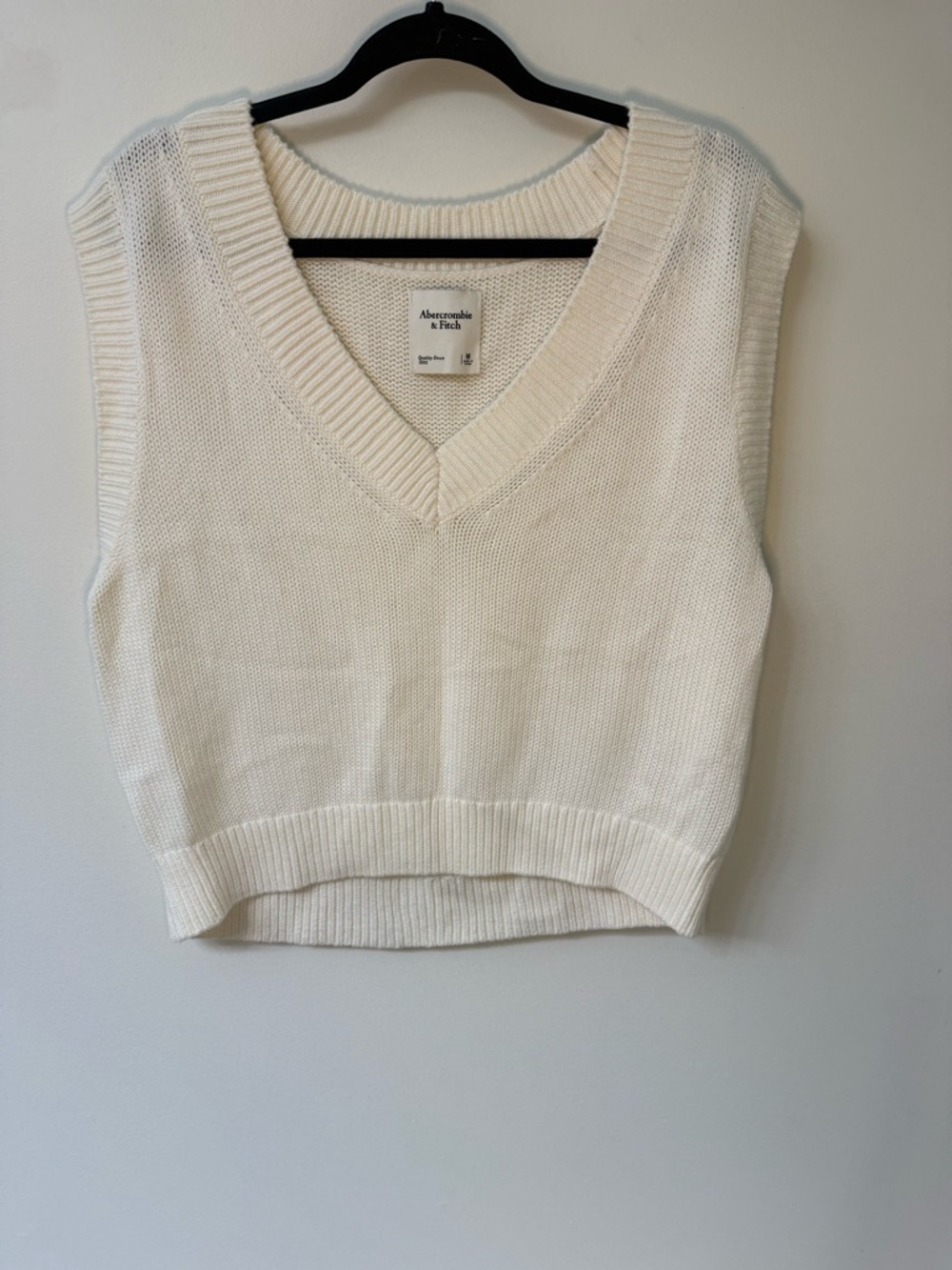 Abercrombie & Fitch Cream Knit V-Neck Sweater Vest Women’s Size Medium